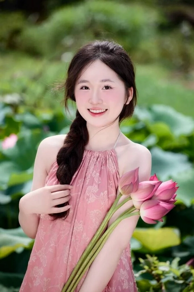 Bộ sưu tập ảnh gái xinh mặc áo yếm quyến rũ vạn người mê 13 Hình ảnh chất lượng cao cô gái xinh đẹp trong chiếc áo yếm gợi cảm