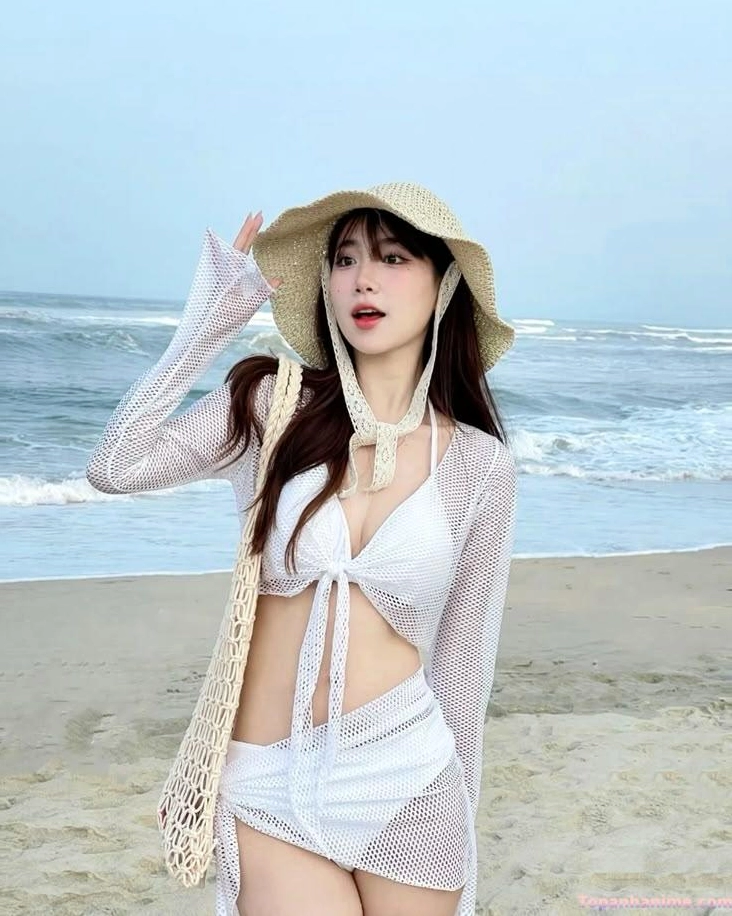 Hình ảnh cô gái Hàn Quốc mặc bikini vô cùng gợi cảm trên bãi biển