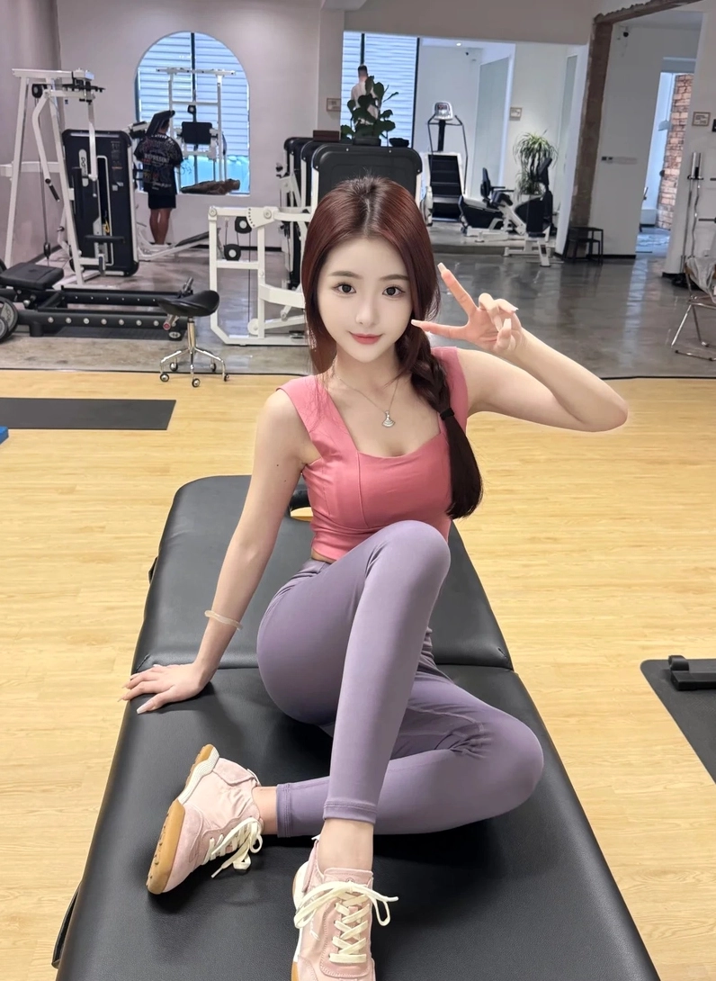 Hình ảnh gái tập gym hiện đại và tự tin tỏa sáng