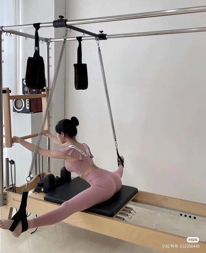 Bộ sưu tập 30 ảnh gái xinh mặc đồ yoga dáng chuẩn quyến rũ 24 Hình ảnh gái xinh yoga phong cách năng động cuốn hút