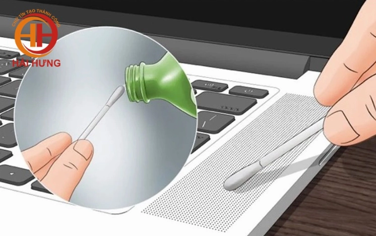 Hướng dẫn chi tiết cách chỉnh âm thanh laptop trên Windows 10 và 11 nhanh chóng 5 Hình ảnh minh họa màng loa laptop bị bám bụi bẩn lâu ngày không được vệ sinh