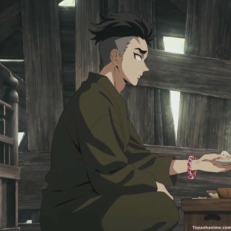 Hình ảnh Nham Trụ Gyomei đang cầu nguyện với chuỗi tràng hạt