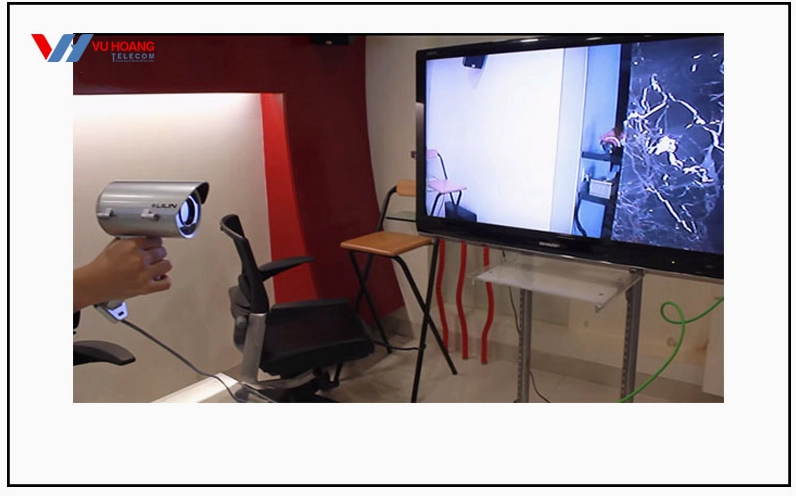 Hình ảnh thu được trực tiếp từ camera hiển thị trên màn hình