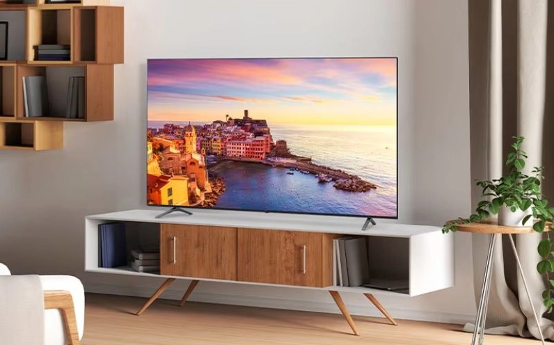 Hình ảnh TV LG lắp đặt trong phòng khách sạn tiêu chuẩn