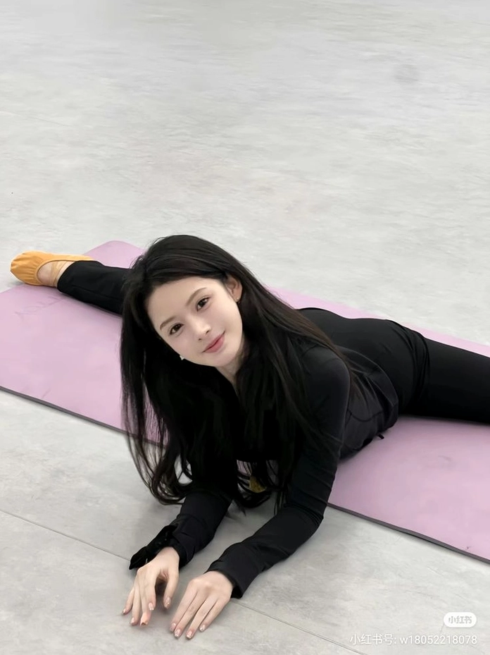 Bộ sưu tập 30 ảnh gái xinh mặc đồ yoga dáng chuẩn quyến rũ 28 Hình ảnh yoga của gái xinh cuốn hút và bí ẩn