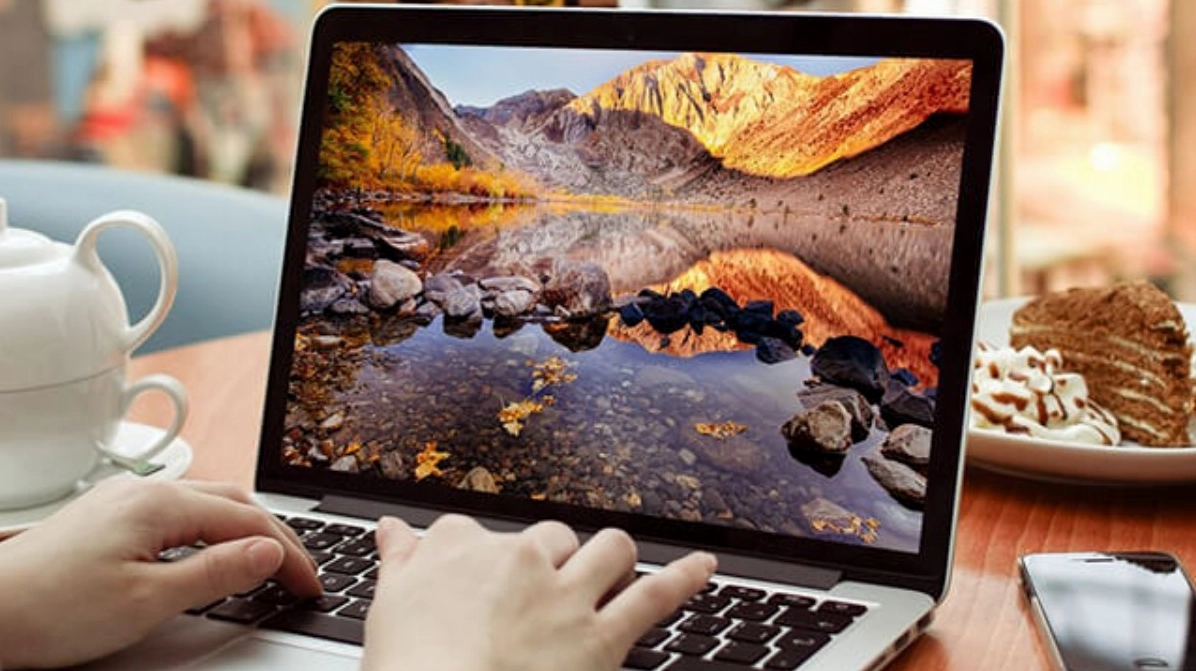 Hướng dẫn chi tiết cách cài màn hình laptop sắc nét và khắc phục lỗi ảnh mờ 1 Hình nền laptop bị mờ khiến giao diện kém thẩm mỹ