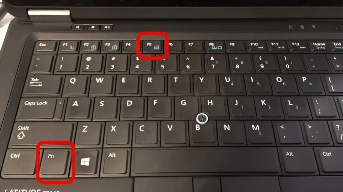 Hướng dẫn bỏ chọn tính năng duy trì hoạt động của vùng cảm ứng khi cắm cáp USB