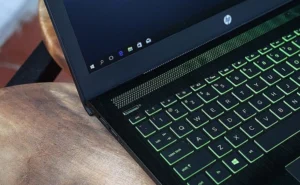 huong dan chi tiet cach bat den ban phim laptop hp nhanh cho 150