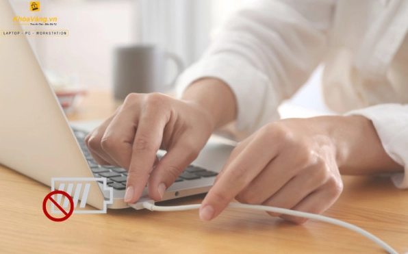 huong dan chi tiet cach kiem tra day sac laptop tai nha nhan 497