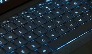 huong dan chi tiet cach mo den ban phim laptop toshiba nhanh 613