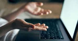 huong dan chi tiet cach tat may tinh laptop khi bi do an toa 683