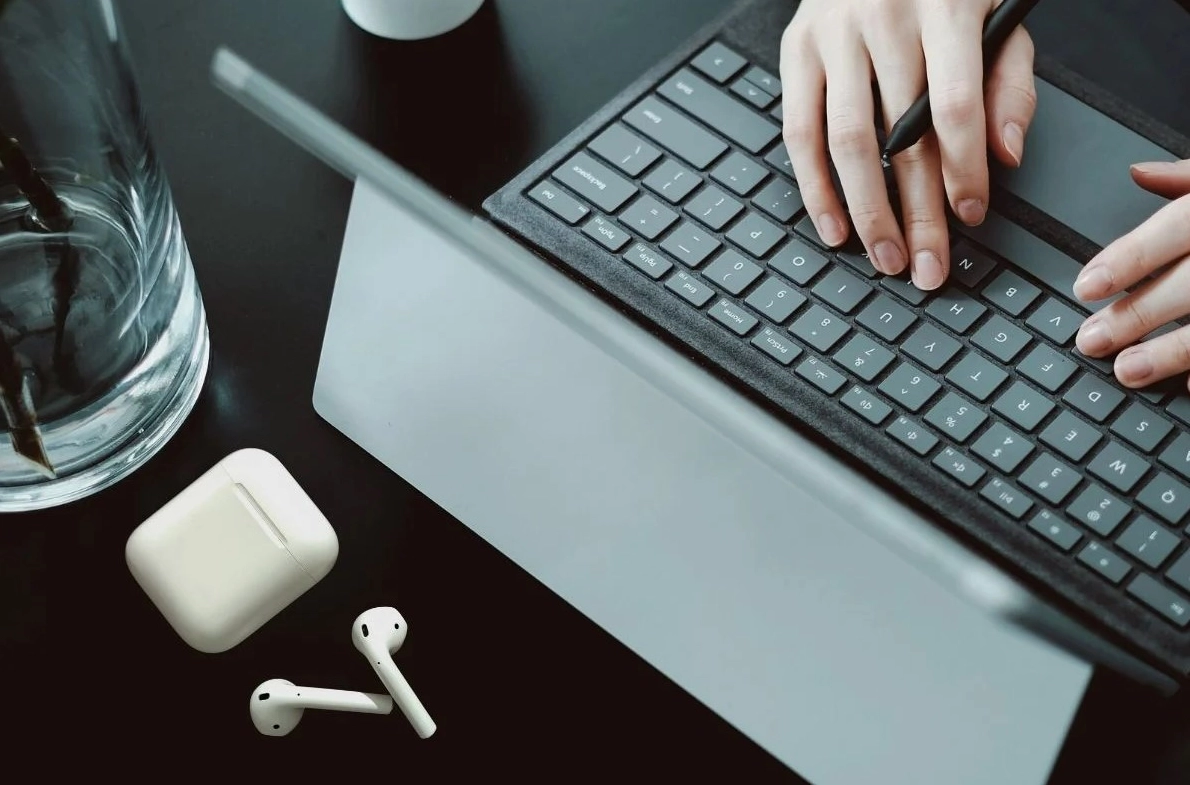 Hướng dẫn kết nối Airpods với thiết bị Laptop