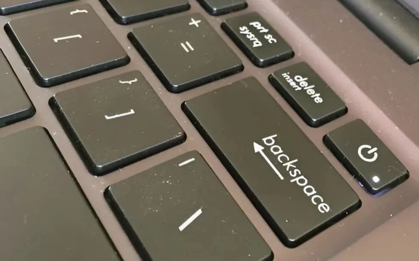 Hướng dẫn chi tiết cách kích nguồn laptop khi nút nguồn bị hỏng 2 Hướng dẫn thao tác sử dụng tổ hợp phím để mở nguồn laptop Asus