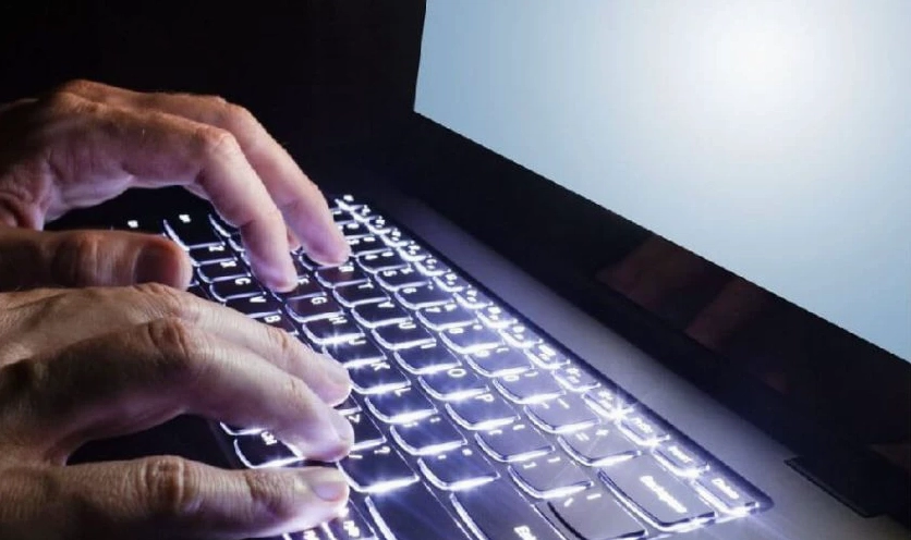 Khi nào cần bật đèn bàn phím laptop HP?