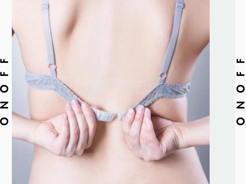 Khoảnh khắc điều chỉnh dây áo lá vừa vặn giúp tôn lên vóc dáng hoàn hảo của phái đẹp