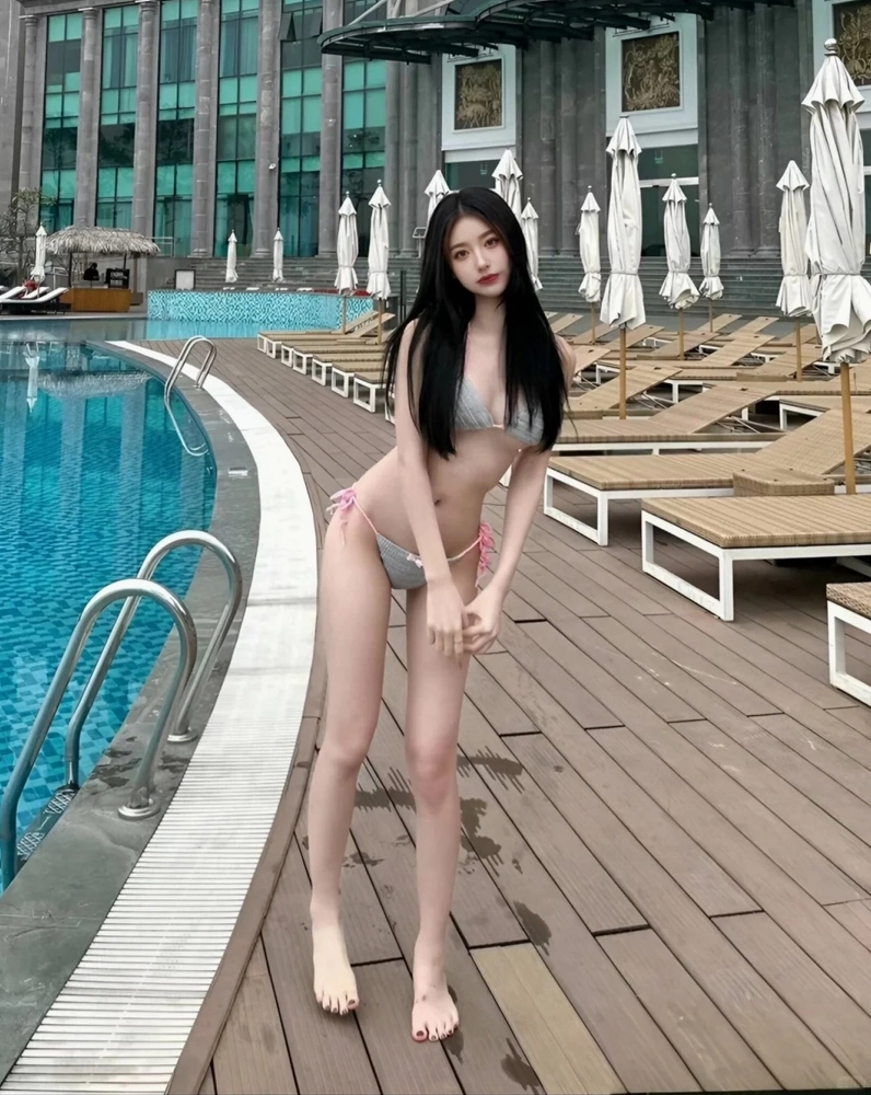 Bộ sưu tập 30 ảnh bikini gái Trung Quốc nóng bỏng nhất 2026 14 Khoảnh khắc đời thường đầy năng động bên hồ bơi