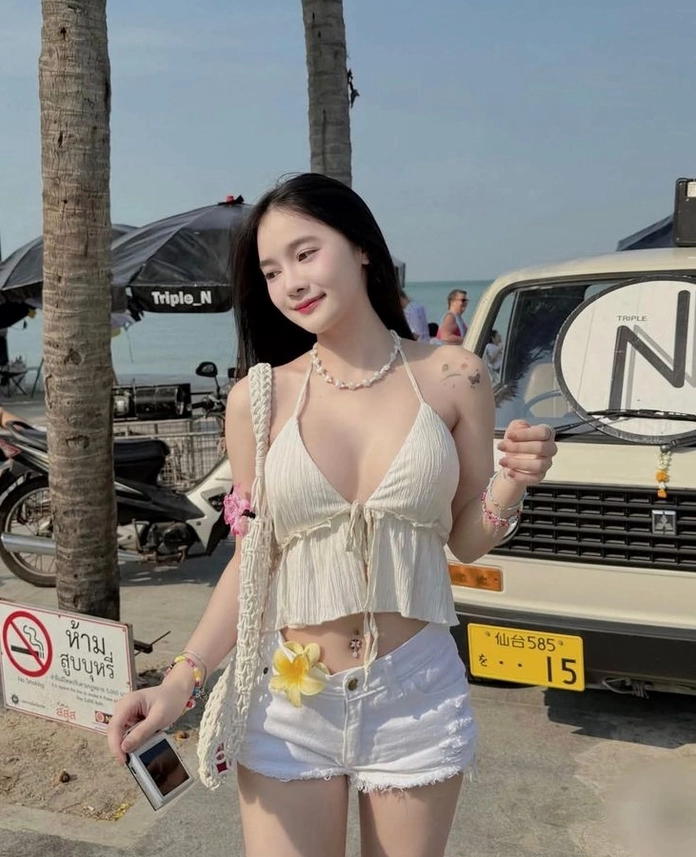 Khoảnh khắc đời thường giản dị nhưng vô cùng cuốn hút của gái mặc quần đùi