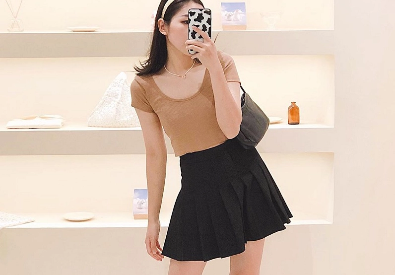 Ngắm trọn 99+ ảnh gái xinh mặc váy xếp ly ngắn siêu gợi cảm 16 Khoảnh khắc selfie trước gương khoe vòng eo thon gọn cùng váy xếp ly của hot girl