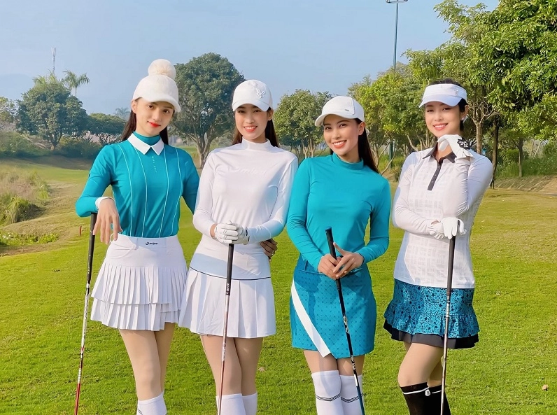 Ngắm trọn bộ 30 ảnh gái xinh mặc váy ngắn đen gợi cảm cuốn hút 24 Khoảnh khắc vung gậy đầy tự tin khi đánh golf