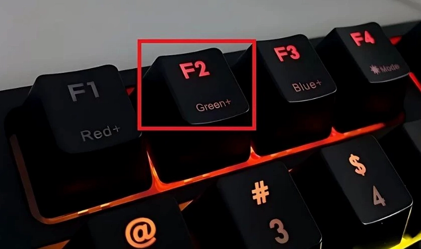 Khởi động lại máy tính và nhấn giữ phím F2 hoặc DEL để truy cập BIOS Setup Utility