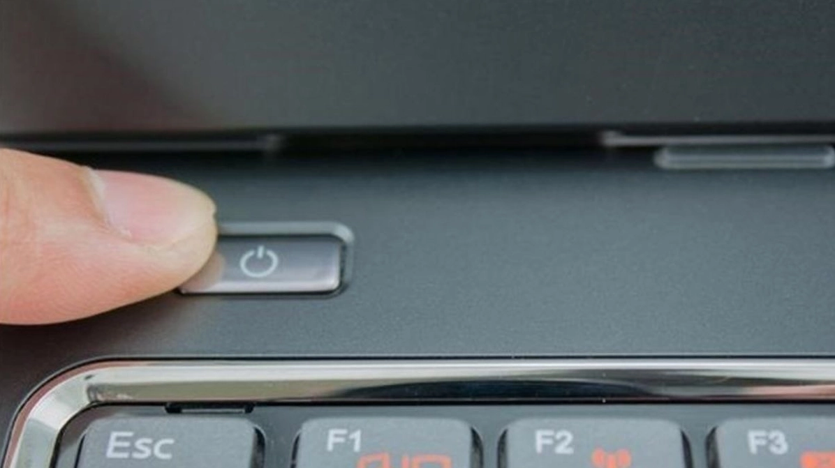 Hướng dẫn chi tiết cách mở nguồn laptop Dell khi gặp sự cố không lên màn hình 31 Khởi động lại máy tính