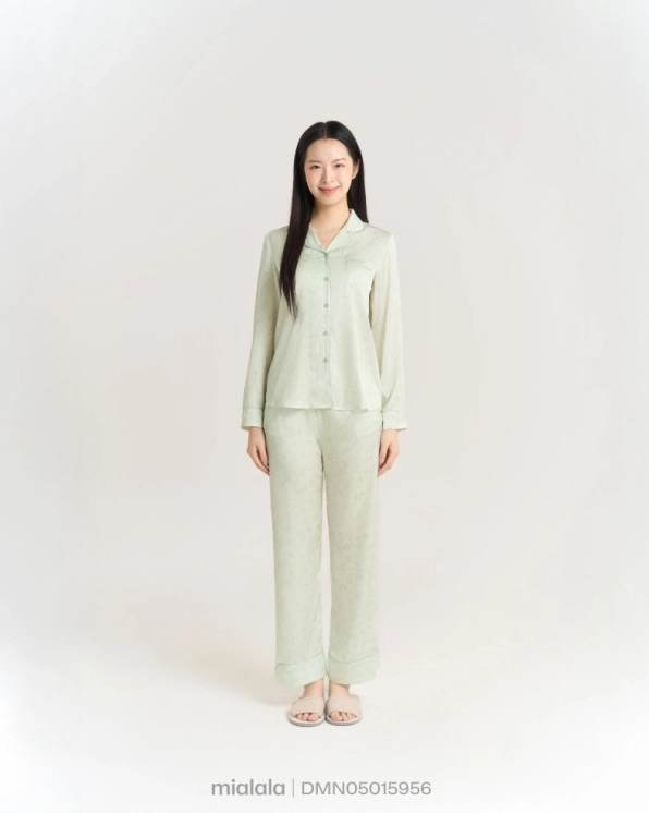 Khung hình bắt trọn vẻ đẹp trong trẻo tinh khôi của thiếu nữ