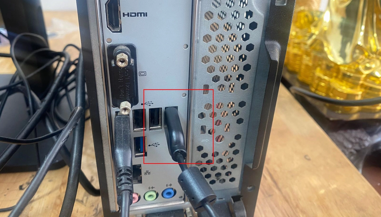 Hướng dẫn chi tiết cách cài webcam cho laptop cực đơn giản tại nhà 34 Kiểm tra kỹ tình trạng vật lý của Webcam và sợi cáp USB để đảm bảo chúng không bị đứt gãy