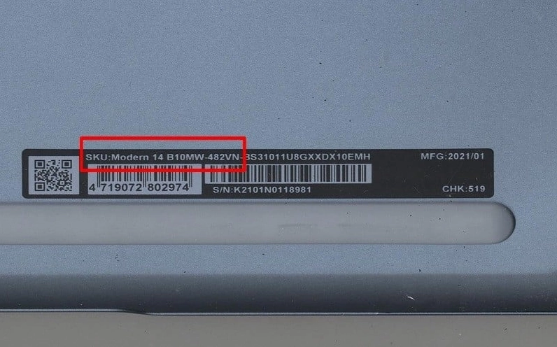 Hướng dẫn chi tiết cách kiểm tra model laptop nhanh chóng và chuẩn xác nhất 2 Kiểm tra thông tin chi tiết về model laptop được in trực tiếp trên thân máy