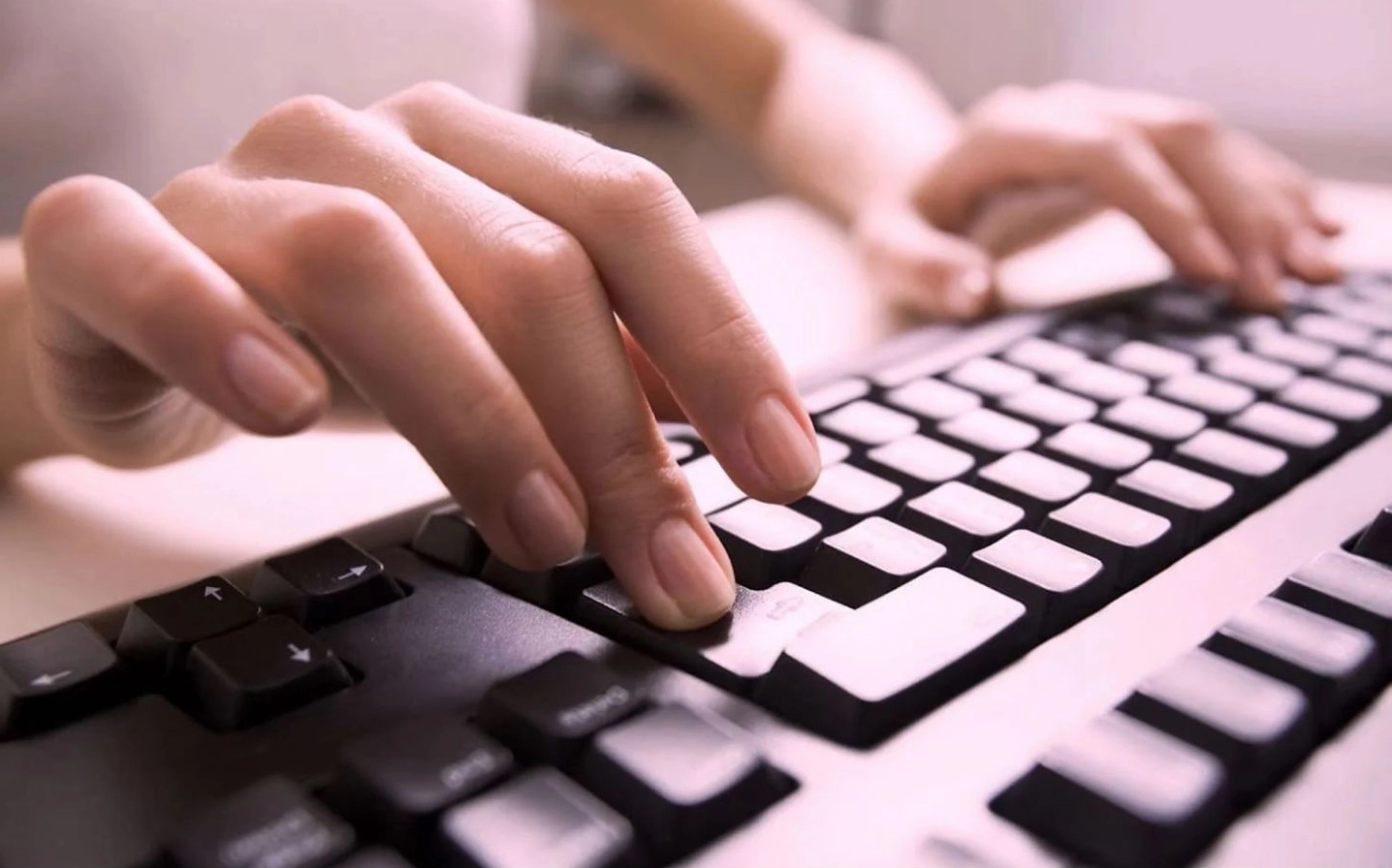 Hướng dẫn chi tiết cách mở nguồn laptop hiệu quả khi nút nguồn bị hỏng 22 Lưu ý khi dùng tính năng tắt mở máy tính