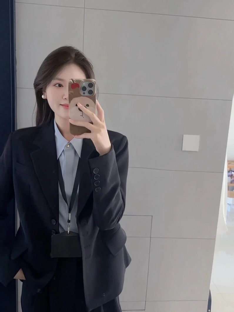 Lý do hình ảnh gái mặc đồ công sở luôn thu hút mọi ánh nhìn