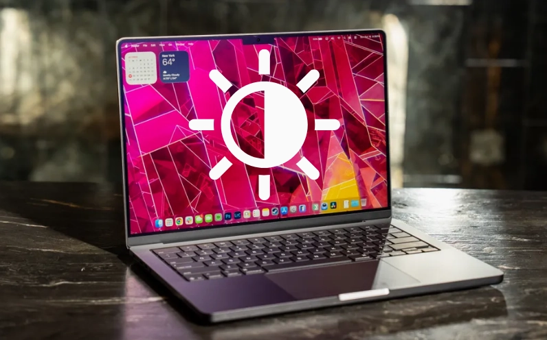 Màn hình máy tính được thiết lập độ sáng phù hợp giúp bảo vệ mắt và tiết kiệm pin hiệu quả