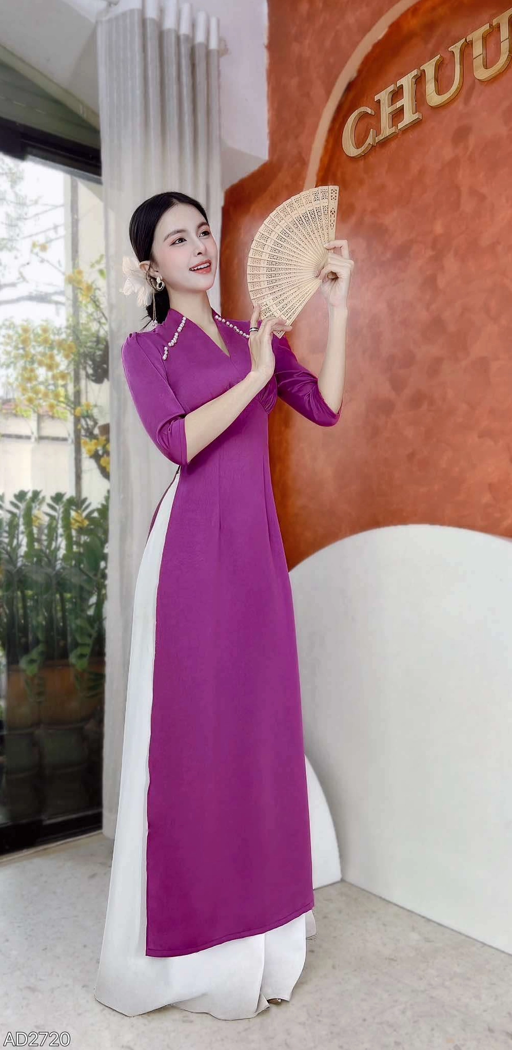 Mẫu áo dài thiết kế thanh lịch tôn dáng người mặc