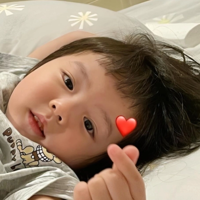 Meme em bé thả tim cực kỳ dễ thương và ngọt ngào xem ngay để thư giãn