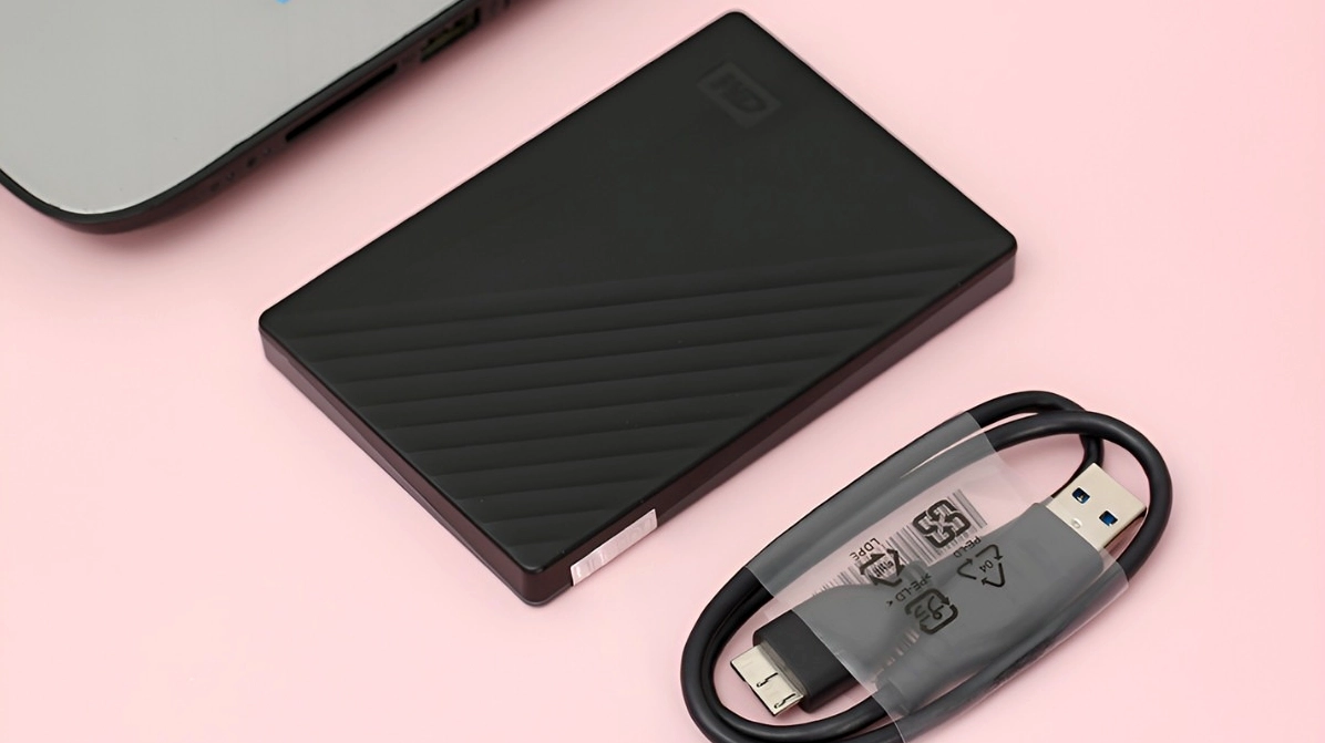 Hướng dẫn chi tiết cách kết nối hdd với laptop đơn giản và an toàn nhất 2 Một chiếc ổ cứng di động hoàn chỉnh sau khi được lắp ráp từ ổ cứng cũ