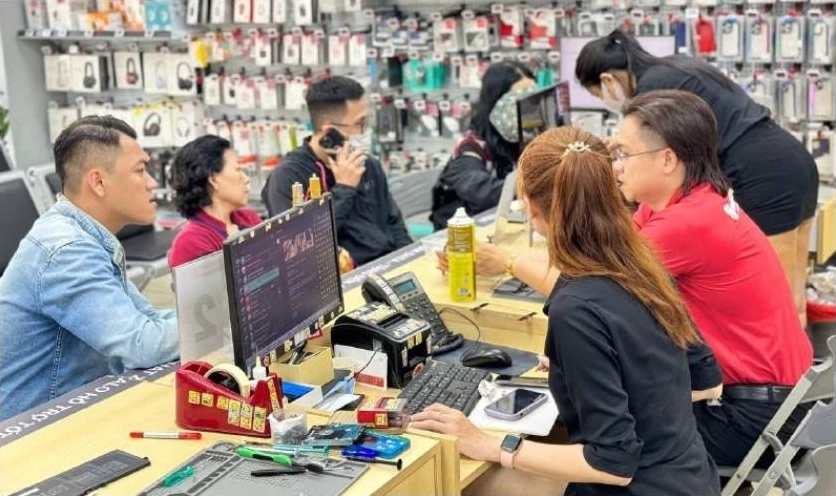 Mua sạc laptop mới tại hệ thống cửa hàng sửa chữa uy tín để đảm bảo chất lượng