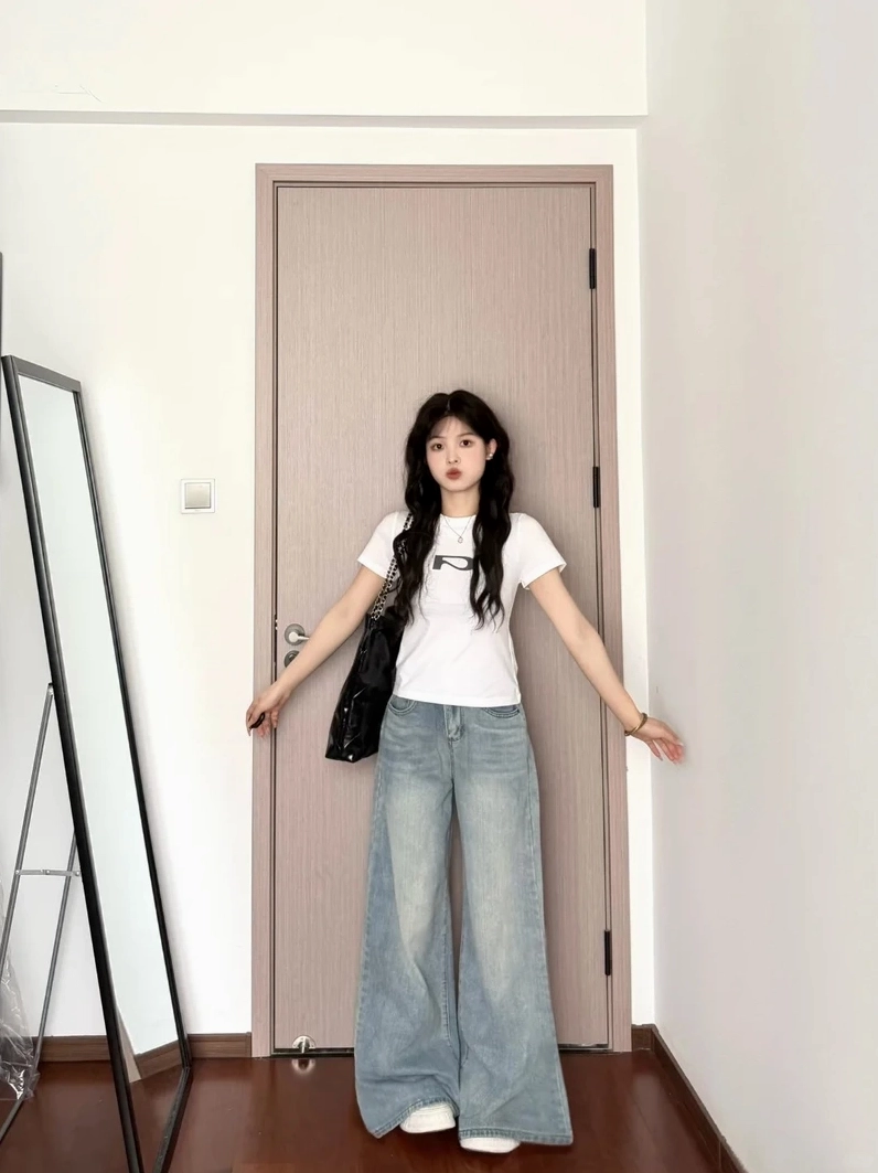 Nét đẹp nổi bật và phong cách tự tin của cô gái trong trang phục jean