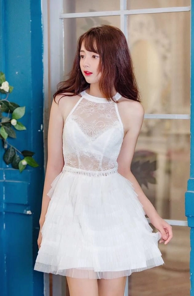 Nét gợi cảm của gái xinh trong chiếc váy siêu ngắn