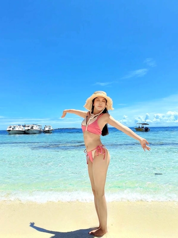 Nét thanh xuân rực rỡ bên bờ biển