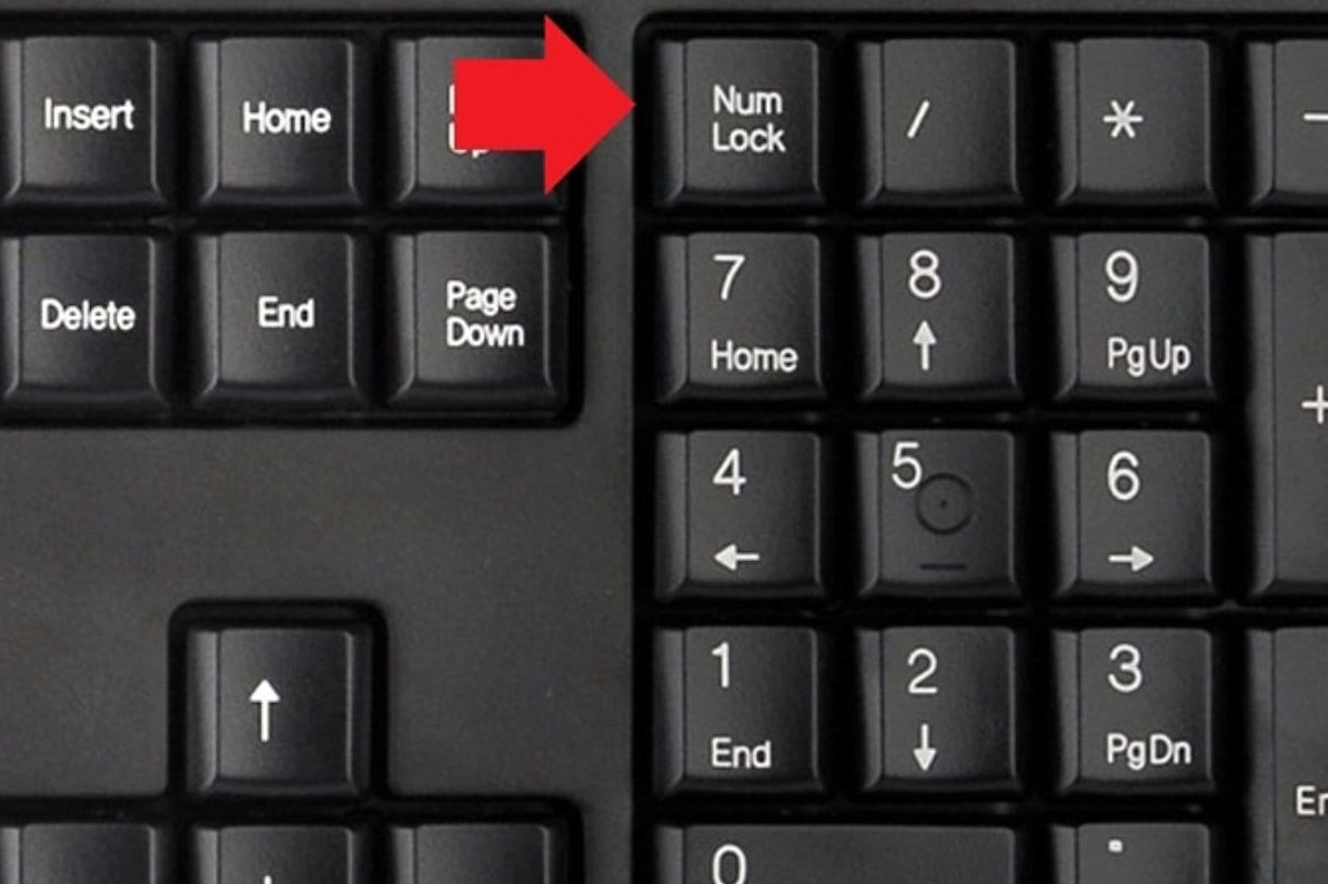 Nếu phím Numlock riêng biệt bạn chỉ cần nhấn một lần vào phím đó để tắt chế độ Numlock
