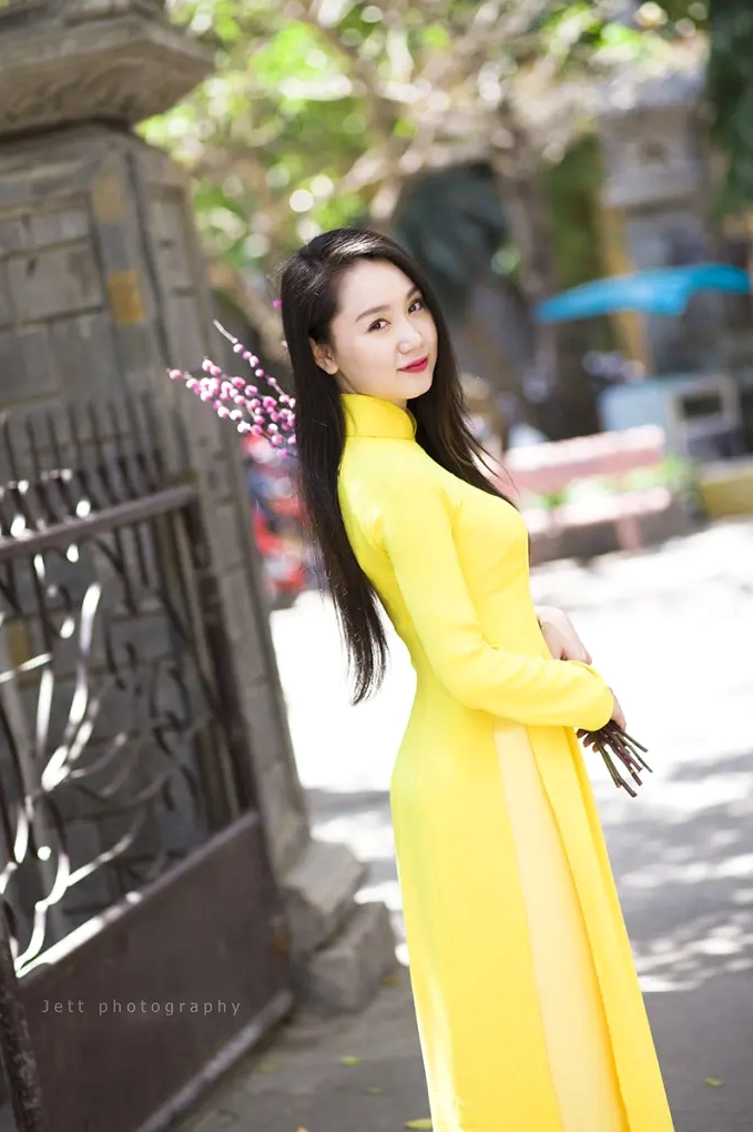 Người đẹp thả hồn vào khung cảnh thiên nhiên thơ mộng