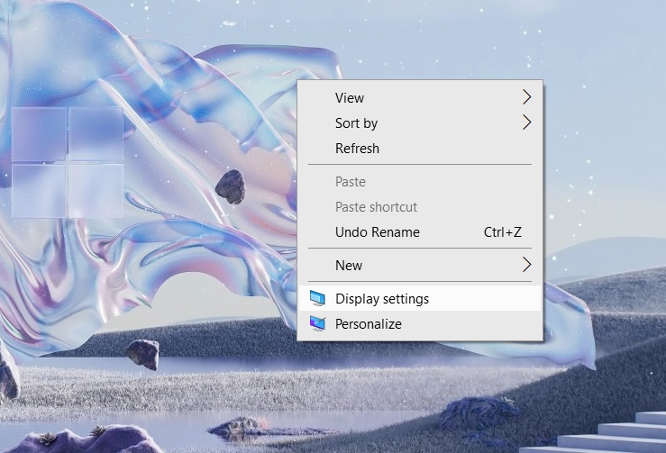 Nhấn chuột phải vào màn hình và chọn Display Settings
