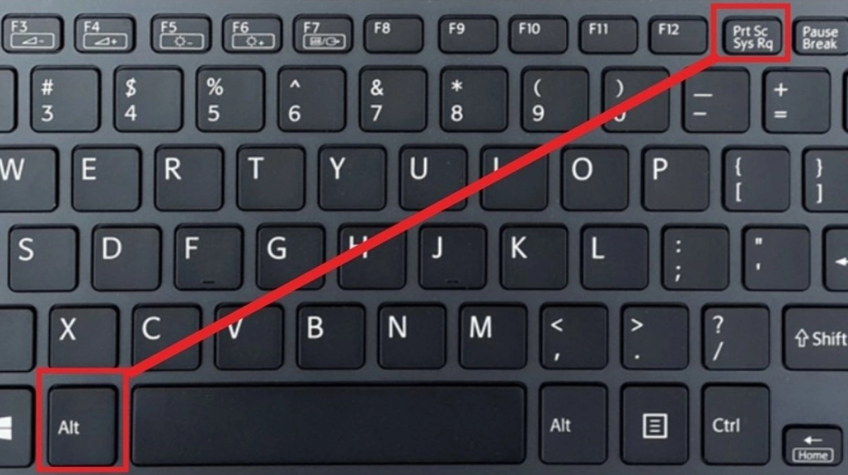 Nhấn giữ phím Alt và sau đó nhấn phím Print Screen (PrtSc)