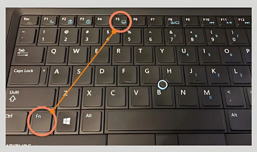 Nhấn phím có biểu tượng đèn nền
