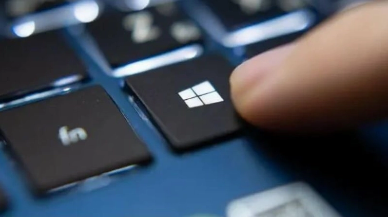 Nhấn tổ hợp phím Windows + Ctrl + Shift + B