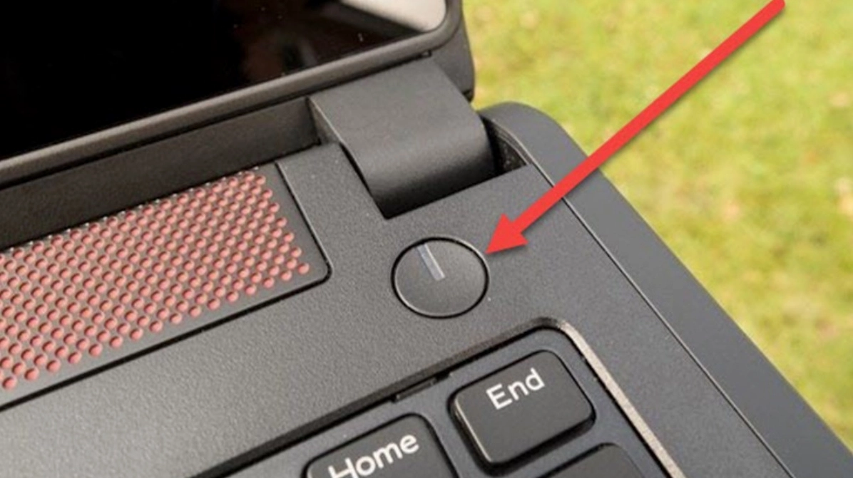 Hướng dẫn chi tiết cách tắt laptop đúng chuẩn và an toàn nhất năm 2026 14 Nhấn và giữ phím nguồn trong vài giây