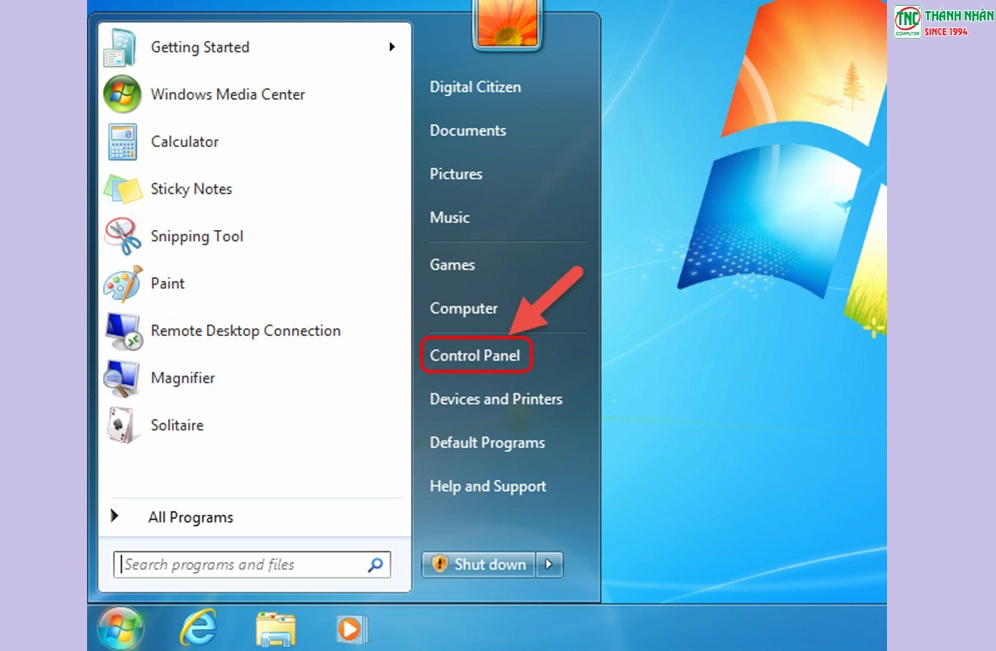 Nhấn vào nút Start ở góc trái màn hình > Chọn Control Panel
