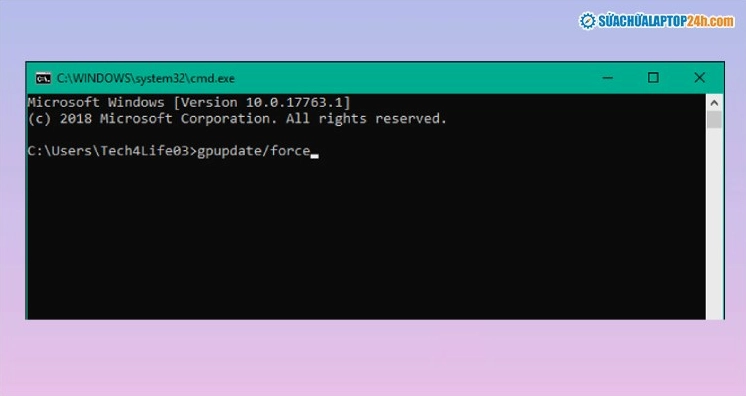 Nhập lệnh sfc scannow như hình vào cửa sổ Command Prompt