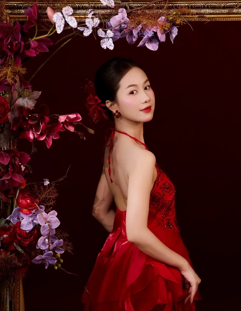 Bộ sưu tập ảnh gái xinh mặc áo yếm quyến rũ vạn người mê 11 Nụ cười tươi tắn của cô gái xinh xắn trong trang phục áo yếm duyên dáng