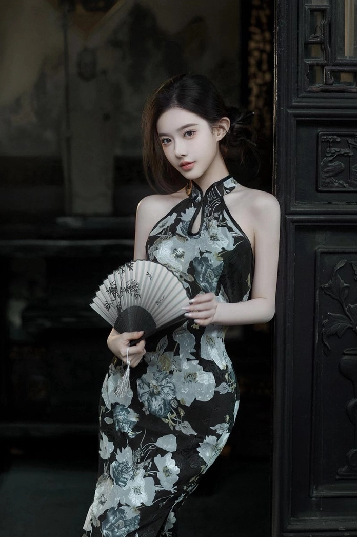 Phong cách sexy thiêu đốt ánh nhìn của hot girl diện sườn xám