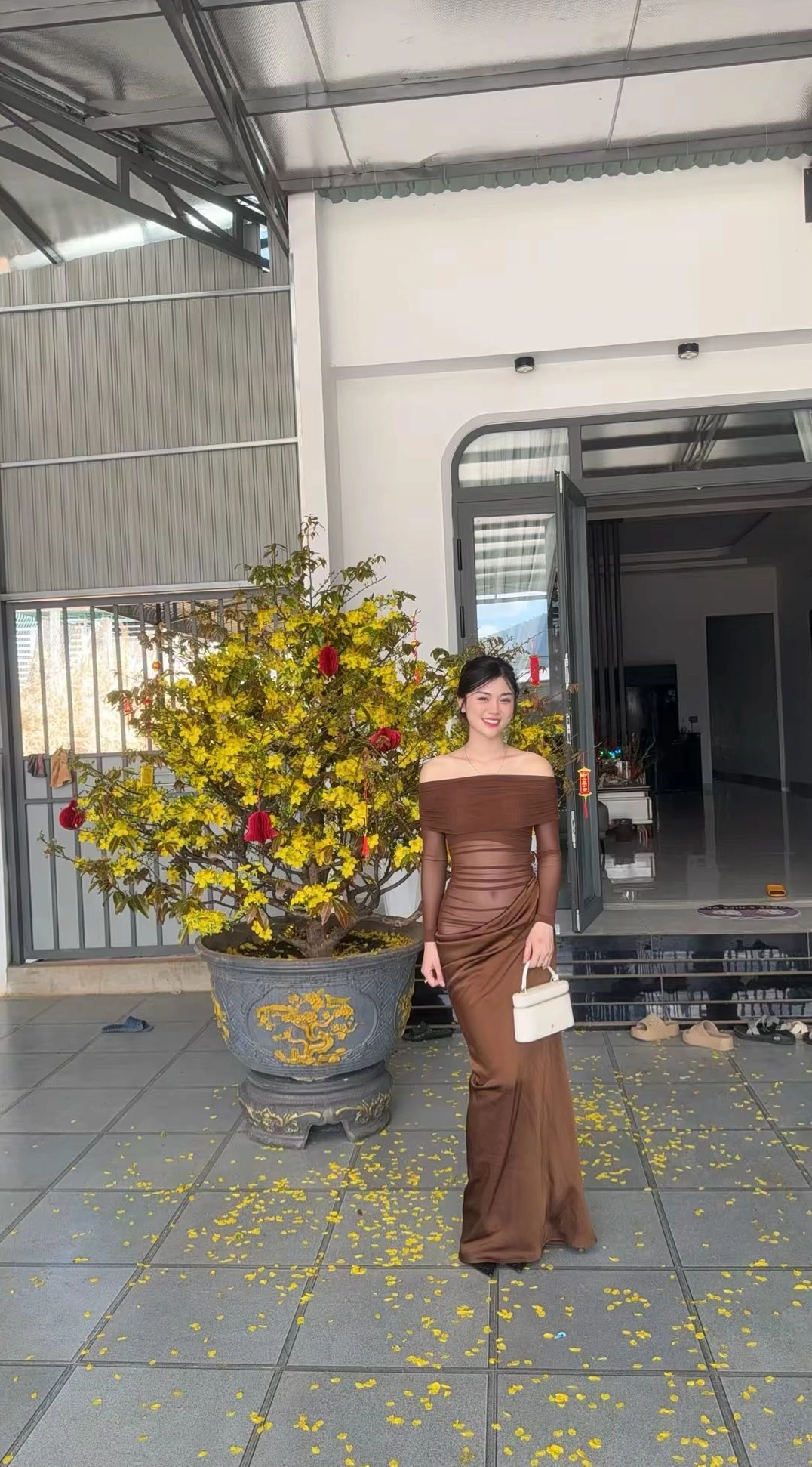 Phong cách thời trang đầy quyến rũ tôn lên vóc dáng ngọc ngà